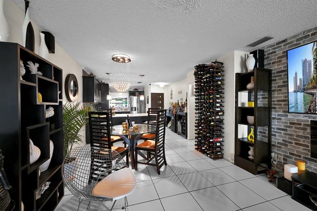 627 Banks Road 48, Margate, FL 33063