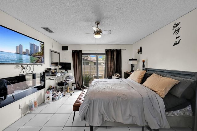 627 Banks Road 48, Margate, FL 33063