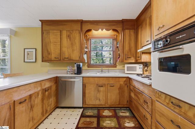 7 Dera Street, Greenville, SC 29615
