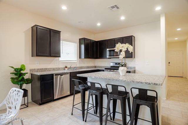 9334 W Creosote Rain Drive, Marana, AZ 85653