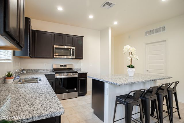 9334 W Creosote Rain Drive, Marana, AZ 85653