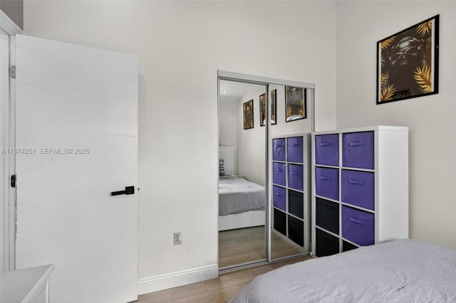 221 NE 212th St, Miami, FL 33179