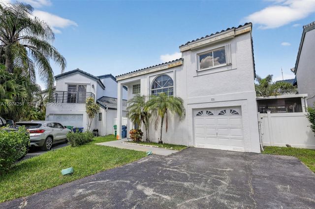 221 NE 212th St, Miami, FL 33179