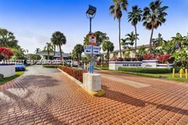 221 NE 212th St, Miami, FL 33179