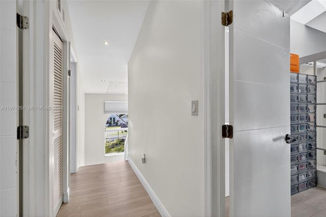 221 NE 212th St, Miami, FL 33179