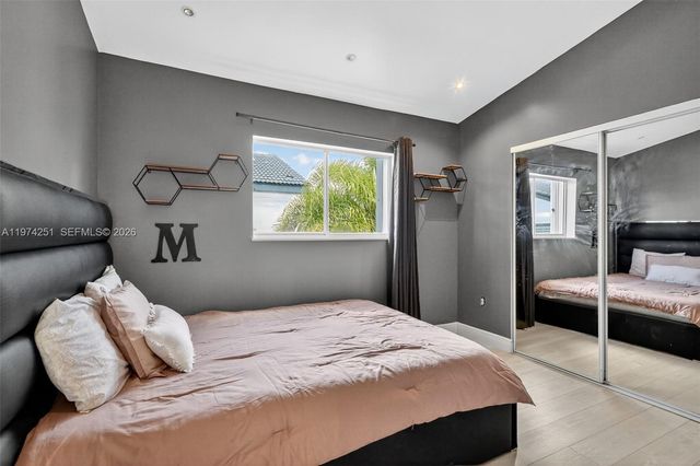 221 NE 212th St, Miami, FL 33179