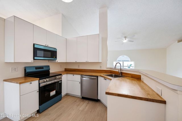 320 Wisteria Avenue NW, Palm Bay, FL 32907