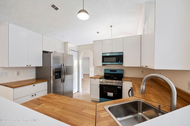 320 Wisteria Avenue NW, Palm Bay, FL 32907