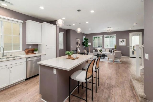 251 Saratoga Court, Vista, CA 92083