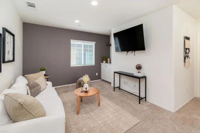 251 Saratoga Court, Vista, CA 92083