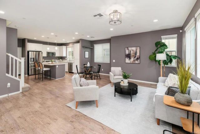 251 Saratoga Court, Vista, CA 92083