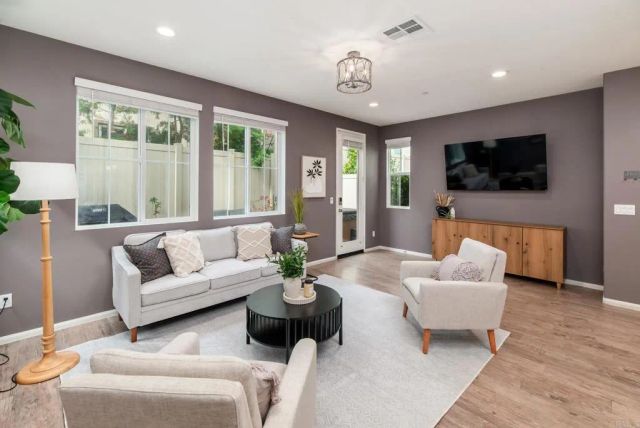 251 Saratoga Court, Vista, CA 92083