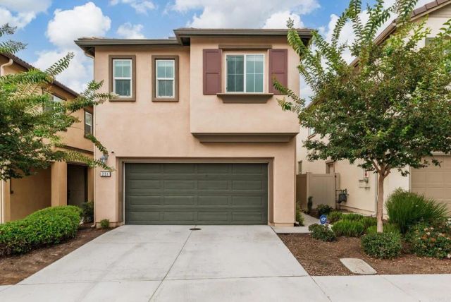 251 Saratoga Court, Vista, CA 92083