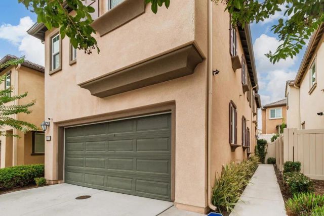 251 Saratoga Court, Vista, CA 92083