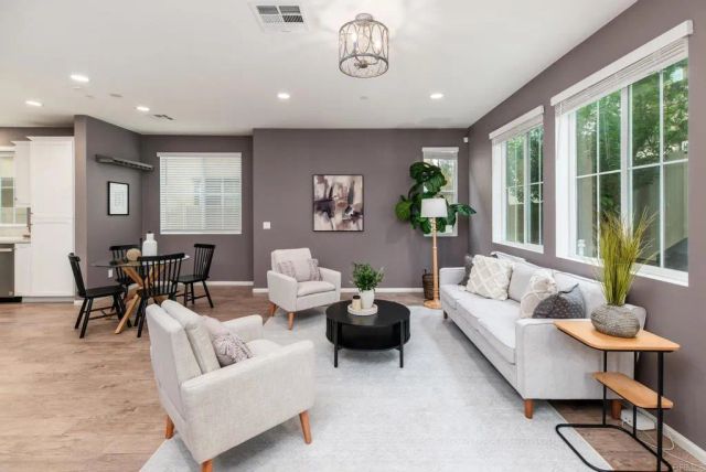 251 Saratoga Court, Vista, CA 92083
