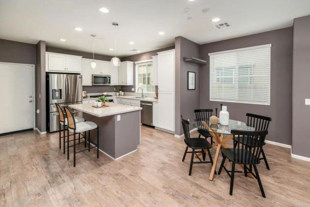 251 Saratoga Court, Vista, CA 92083