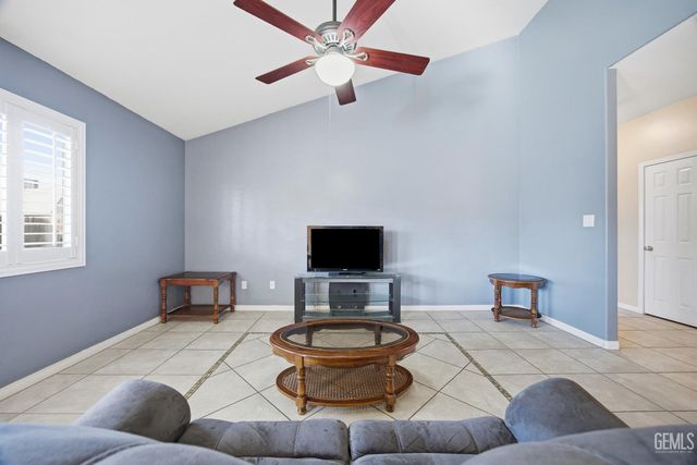 5313 Tyner Lane, Bakersfield, CA 93307