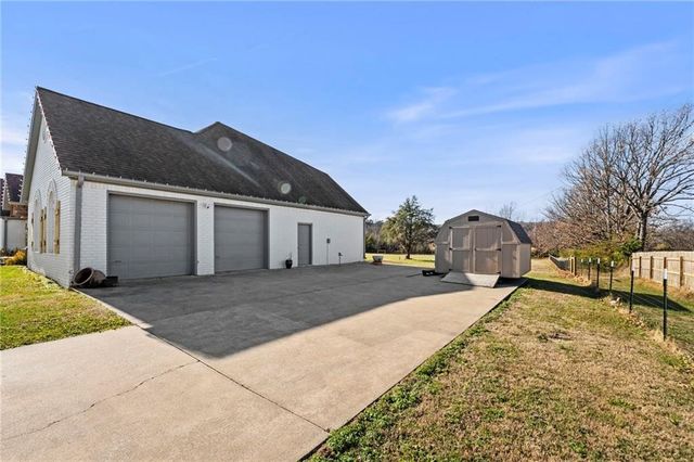 12265 Greasy Valley Road, Prairie Grove, AR 72753