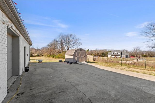 12265 Greasy Valley Road, Prairie Grove, AR 72753