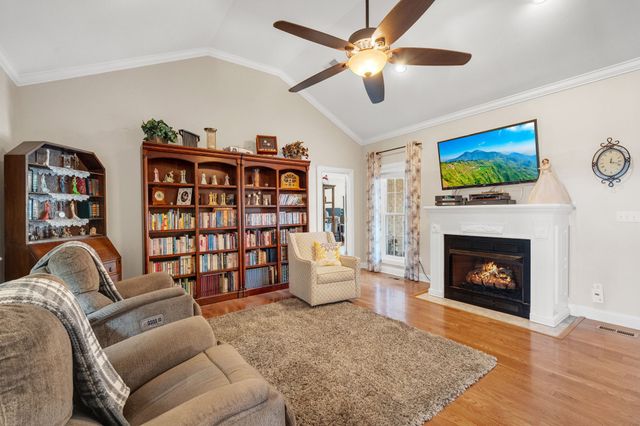 495 Favre Cir, Winchester, TN 37398