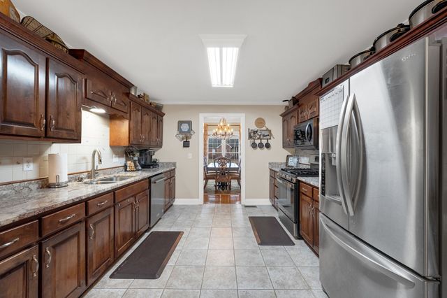 495 Favre Cir, Winchester, TN 37398