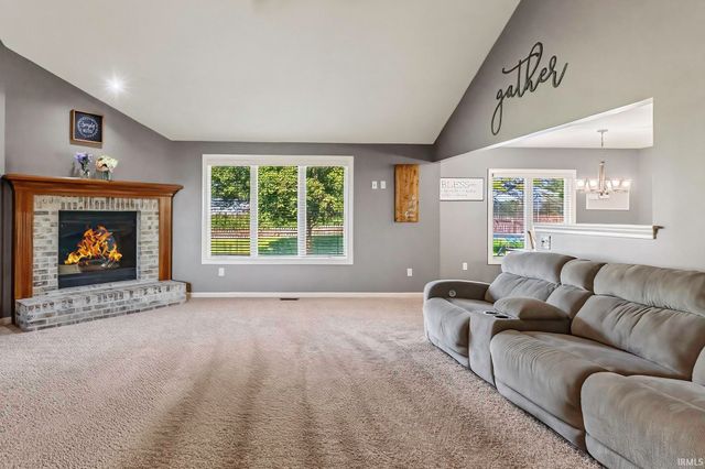 17705 Juniper Lane, Leo, IN 46765