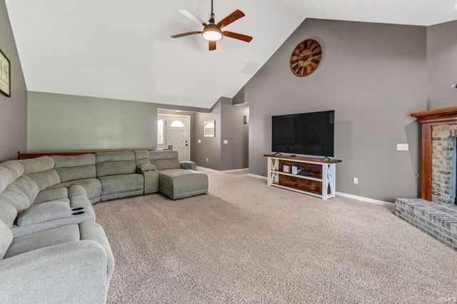 17705 Juniper Lane, Leo, IN 46765