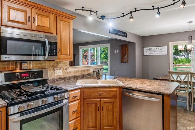 17705 Juniper Lane, Leo, IN 46765