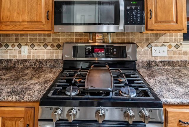 17705 Juniper Lane, Leo, IN 46765