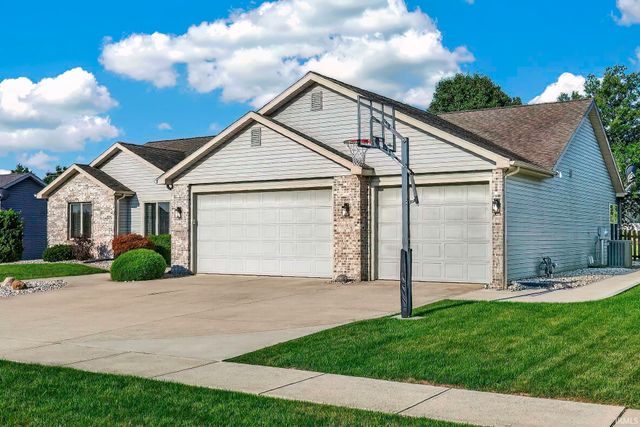 17705 Juniper Lane, Leo, IN 46765