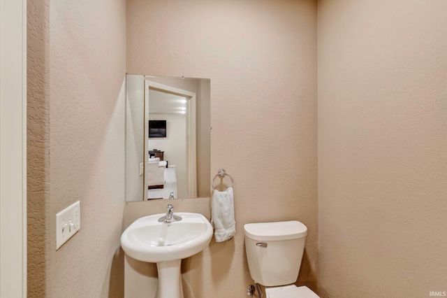17705 Juniper Lane, Leo, IN 46765