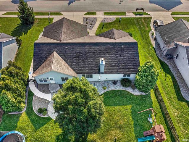 17705 Juniper Lane, Leo, IN 46765
