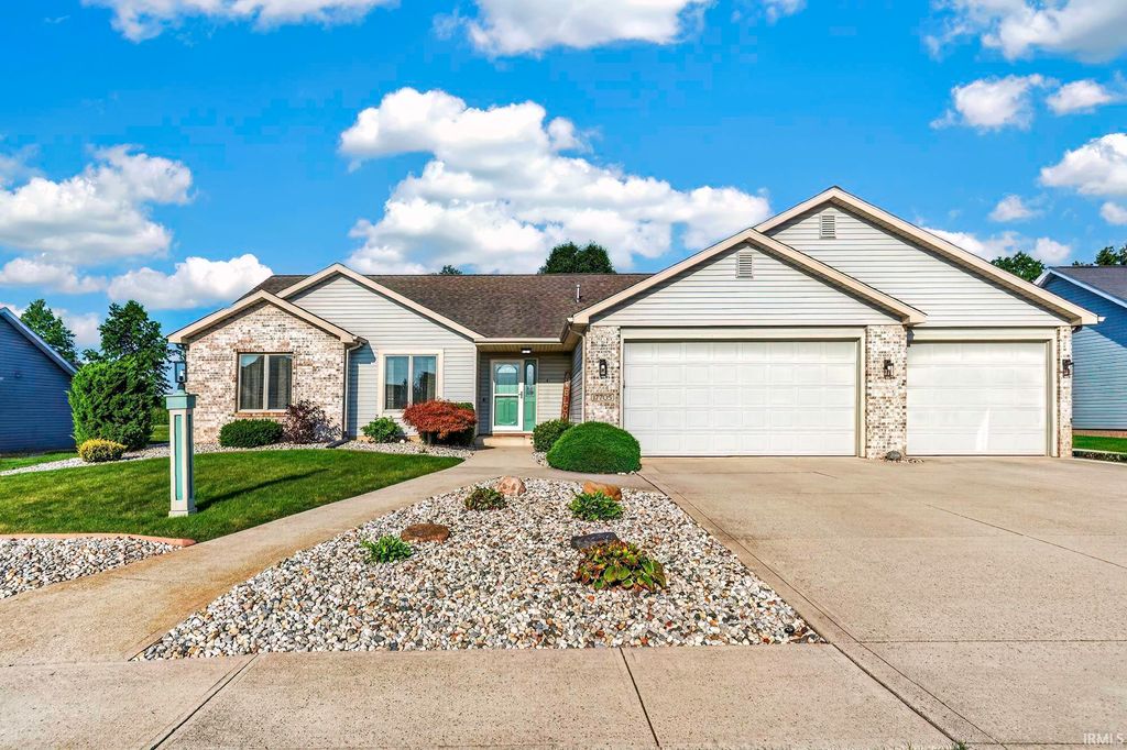 17705 Juniper Lane, Leo, IN 46765