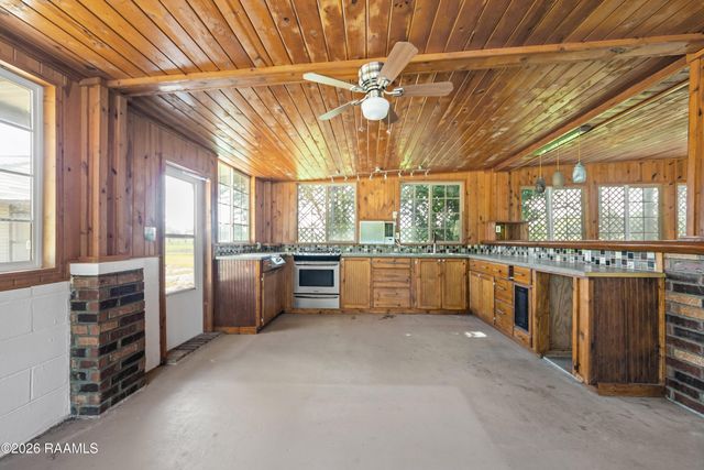 2126 Renaud Drive, Scott, LA 70583