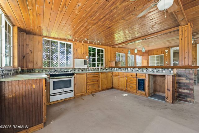2126 Renaud Drive, Scott, LA 70583