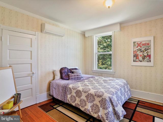 1048 FAIRVIEW DR, Berkeley Springs, WV 25411