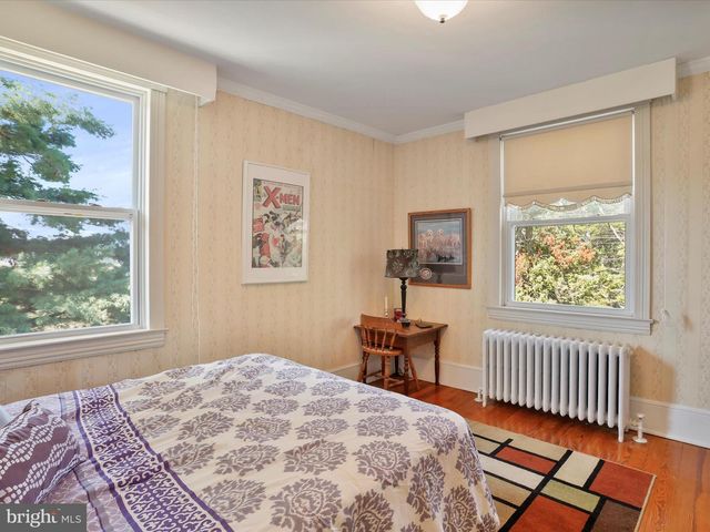 1048 FAIRVIEW DR, Berkeley Springs, WV 25411