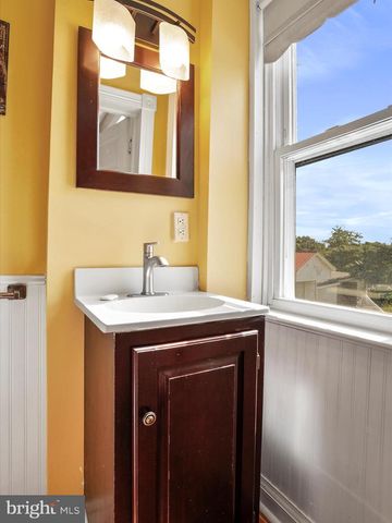 1048 FAIRVIEW DR, Berkeley Springs, WV 25411