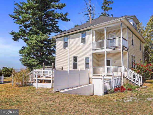 1048 FAIRVIEW DR, Berkeley Springs, WV 25411