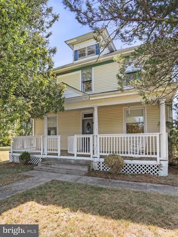 1048 FAIRVIEW DR, Berkeley Springs, WV 25411