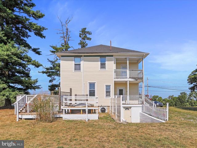 1048 FAIRVIEW DR, Berkeley Springs, WV 25411