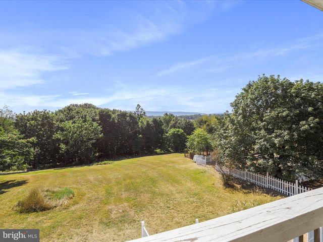 1048 FAIRVIEW DR, Berkeley Springs, WV 25411