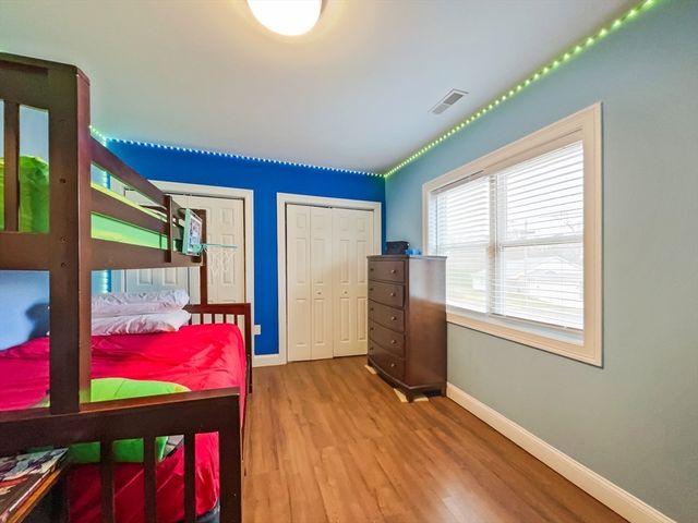 190 Mill St, Agawam, MA 01001