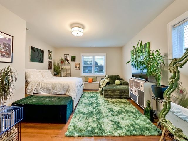 190 Mill St, Agawam, MA 01001