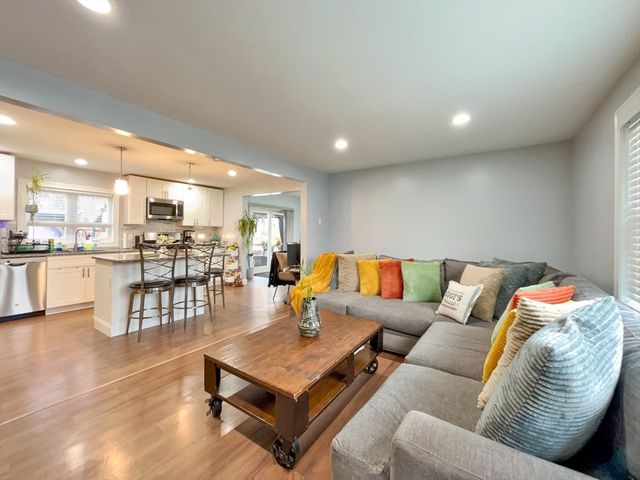 190 Mill St, Agawam, MA 01001