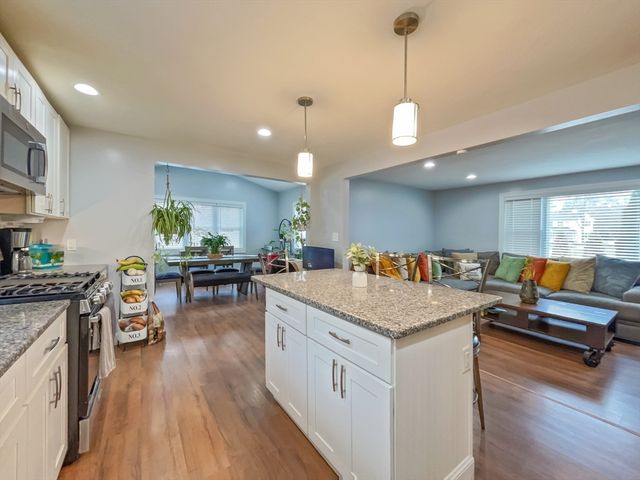 190 Mill St, Agawam, MA 01001