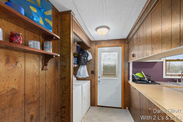 400 W Bridge Street, Lyons Vlg-lyons Twp, MI 48851