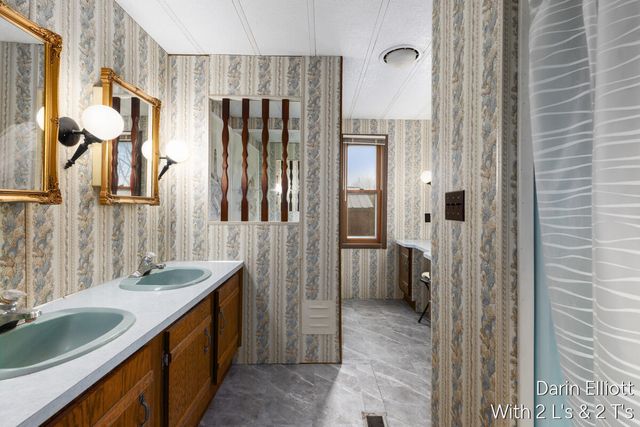 400 W Bridge Street, Lyons Vlg-lyons Twp, MI 48851