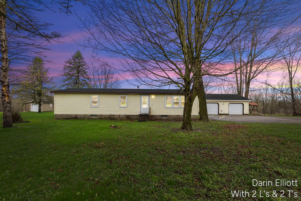 400 W Bridge Street, Lyons Vlg-lyons Twp, MI 48851