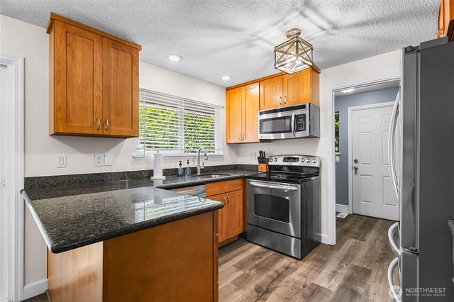 28621 15th Avenue S, Federal Way, WA 98003